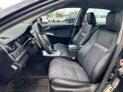 Used 2014 Toyota Camry SE w/ Protection Package FWD image 8