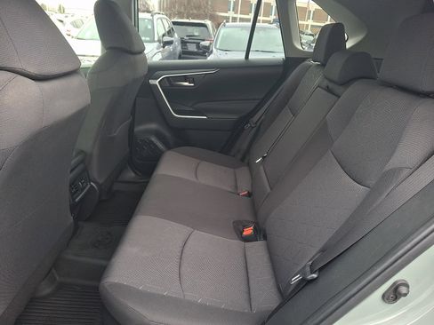 Used 2021 Toyota RAV4 XLE w/ Convenience Package image 10