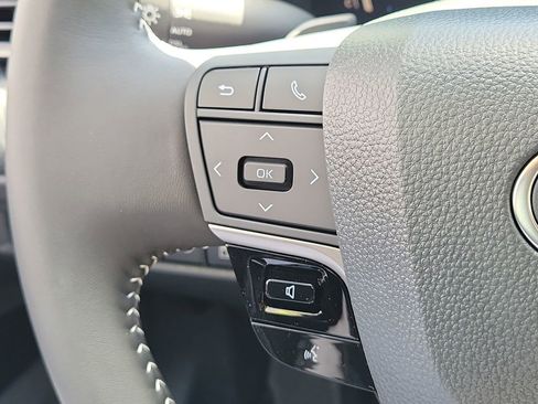 New 2026 Toyota Camry Hybrid FWD image 9