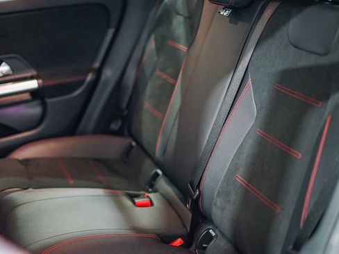 Used 2025 Mercedes-Benz GLA 250 image 17