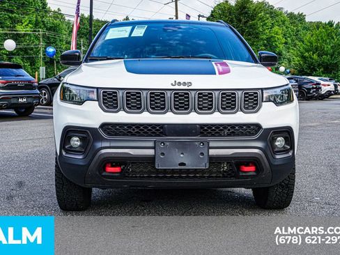 Used 2025 Jeep Compass Trailhawk AWD/4WD image 9