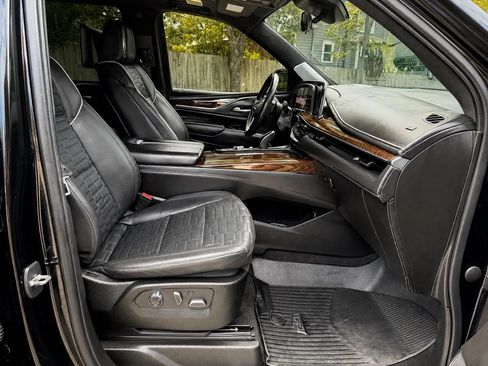 Used 2023 Cadillac Escalade ESV Sport Platinum AWD/4WD image 17
