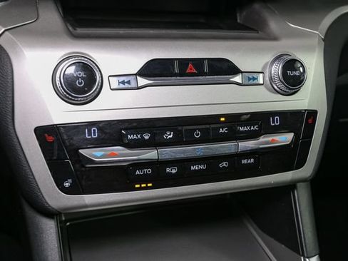 Used 2021 Ford Explorer XLT w/ Equipment Group 202A AWD/4WD image 27
