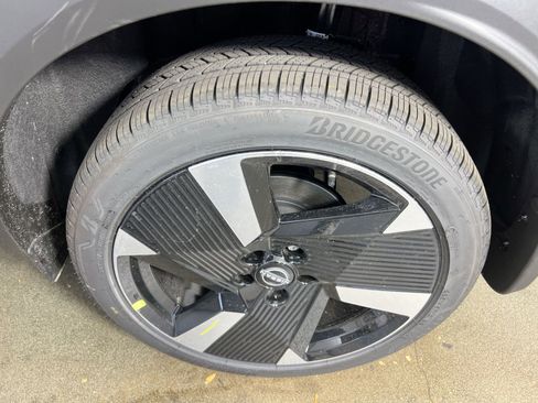 New 2025 Nissan Kicks SR w/ Illumination Package image 6