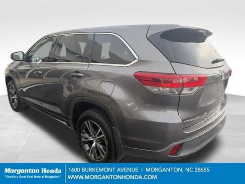 Used 2017 Toyota Highlander LE AWD/4WD image 6
