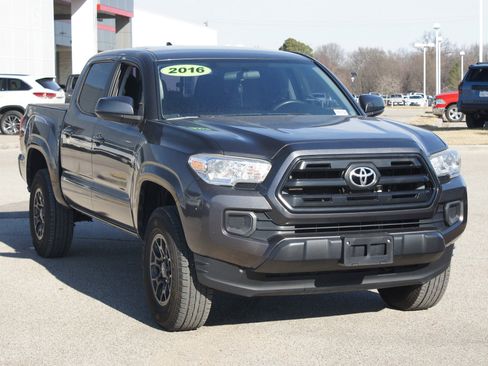 Used 2016 Toyota Tacoma SR w/ SR Convenience Package image 18