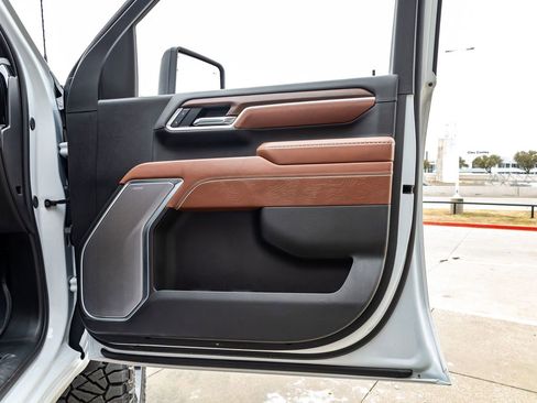 Used 2025 GMC Sierra 2500 Denali Ultimate image 37