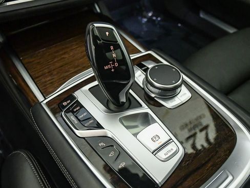 Used 2022 BMW 740i w/ M Sport Package RWD image 23