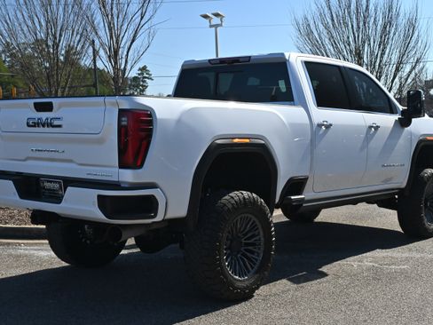 Used 2024 GMC Sierra 3500 Denali Ultimate image 10