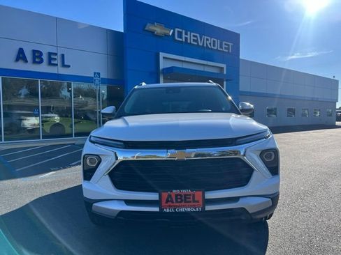 Used 2025 Chevrolet TrailBlazer LT AWD/4WD image 2