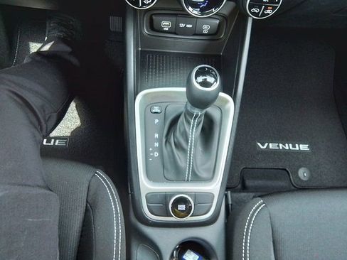 New 2025 Hyundai Venue SEL image 15