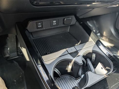 Used 2024 Toyota Prius XLE AWD/4WD image 24