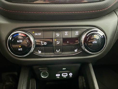 Used 2021 Chevrolet TrailBlazer RS w/ Technology Package FWD image 16