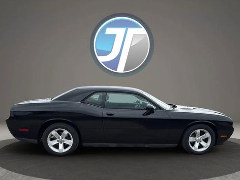 Used 2014 Dodge Challenger SXT RWD image 5