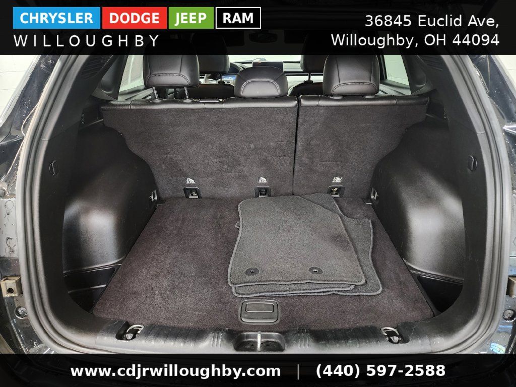 Used 2024 Jeep Compass Latitude AWD/4WD image 29