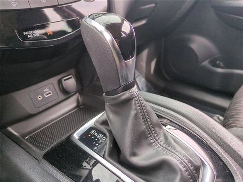 Used 2018 Nissan Rogue S image 12