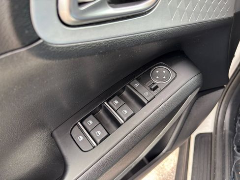 Used 2025 Kia Soul LX w/ LX Technology Package FWD image 18
