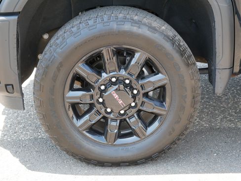 Used 2024 GMC Sierra 2500 AT4 w/ Technology Package AWD/4WD image 15