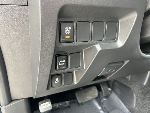 Used 2025 Nissan Frontier SV RWD image 18