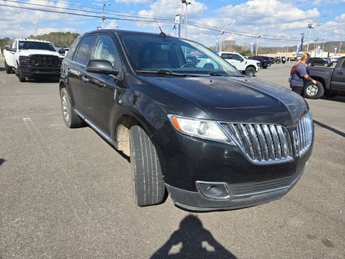 Used 2013 Lincoln MKX FWD image 2