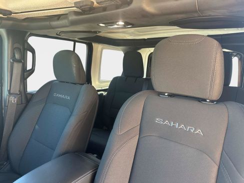 Used 2020 Jeep Wrangler Unlimited Sahara image 19
