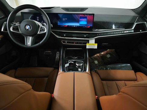 Used 2026 BMW X7 xDrive40i w/ M Sport Package AWD/4WD image 8
