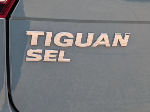 Used 2021 Volkswagen Tiguan SEL Premium R-Line w/ 3rd Row Seat Package AWD/4WD image 8