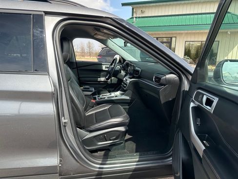 Used 2023 Ford Explorer XLT AWD/4WD image 29