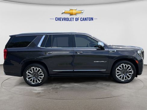 Used 2023 GMC Yukon Denali Ultimate AWD/4WD image 4
