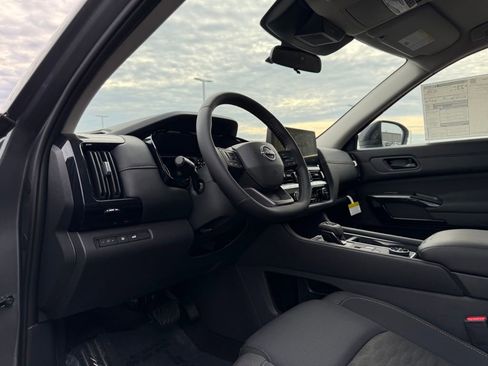 New 2026 Nissan Pathfinder SV image 10