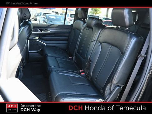 Used 2024 Jeep Wagoneer L Series II image 19