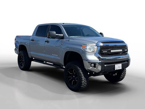 Used 2016 Toyota Tundra SR5 w/ TRD Off Road Package AWD/4WD image 7