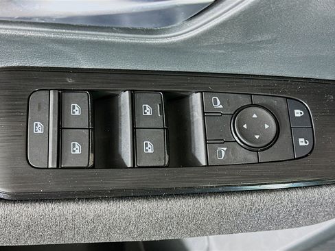 Used 2025 Nissan Kicks SV image 15