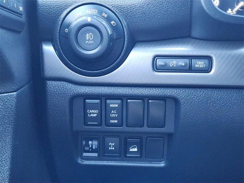 Used 2021 Nissan Titan PRO-4X w/ Pro-4x Convenience Package image 17