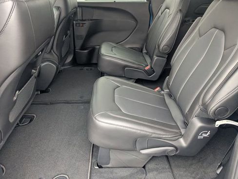 New 2026 Chrysler Pacifica Select w/ S Appearance Package FWD image 26
