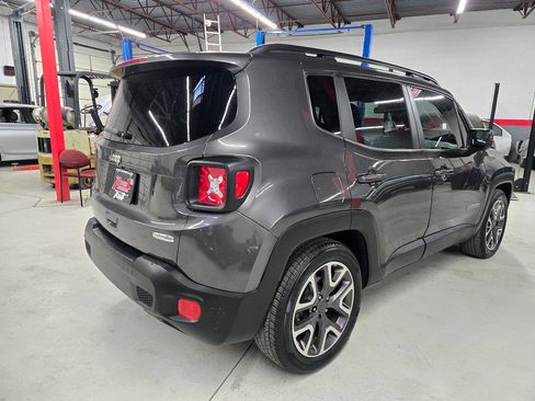 Used 2018 Jeep Renegade Latitude w/ Advanced Technology Group image 4
