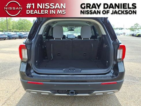 Used 2025 Ford Explorer Active w/ Active Comfort Package RWD image 8