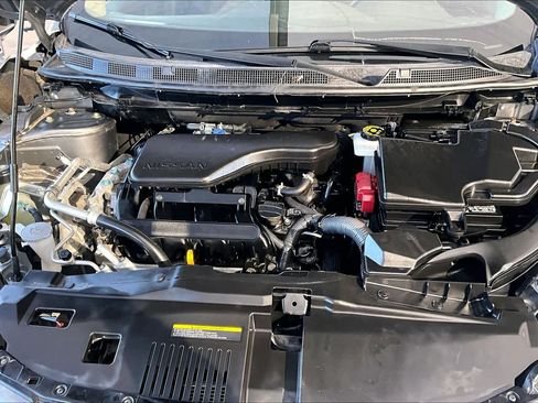 Certified 2021 Nissan Rogue Sport SV image 31