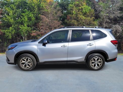 Used 2023 Subaru Forester Premium image 22