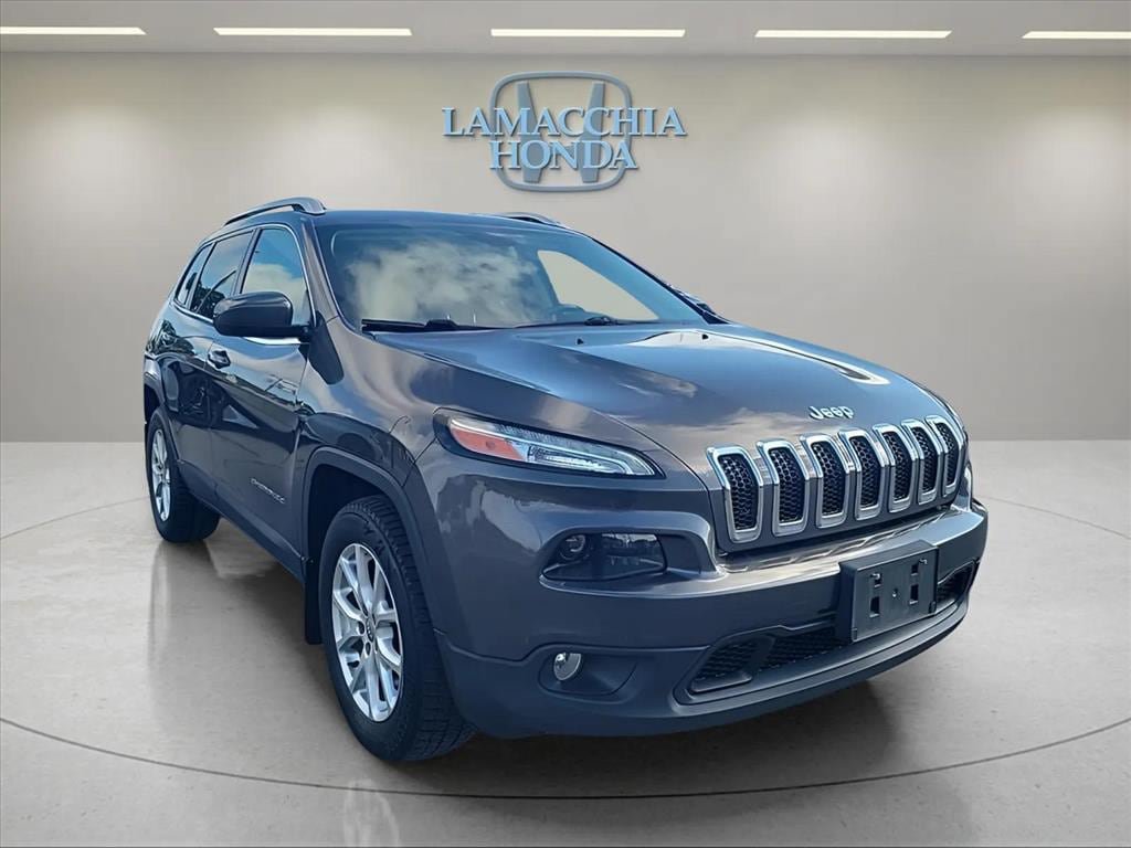 Used 2018 Jeep Cherokee Latitude Plus AWD/4WD image 7