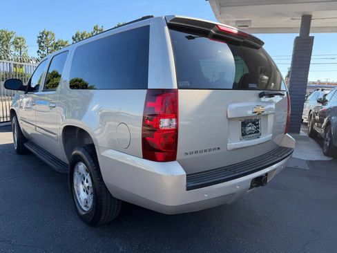 Used 2007 Chevrolet Suburban LT w/ LT Preferred Equipment Group AWD/4WD image 24