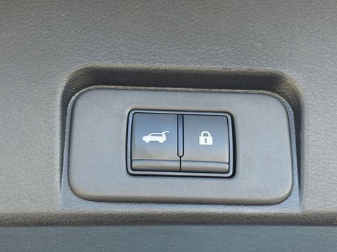 Used 2025 Nissan Rogue SV image 22