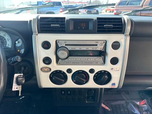 Used 2010 Toyota FJ Cruiser 2WD image 21