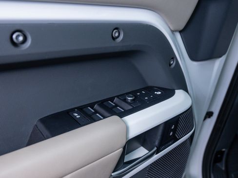 Used 2020 Land Rover Defender 110 HSE image 17