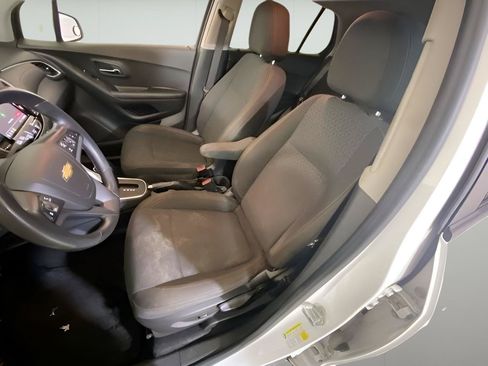 Used 2021 Chevrolet Trax LS w/ Tint and Cruise Package FWD image 18