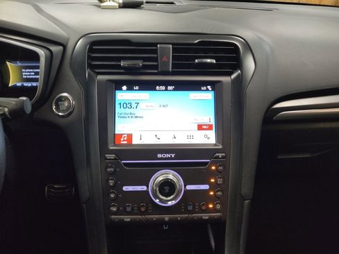 Used 2018 Ford Fusion Titanium image 25