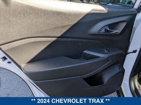 Used 2024 Chevrolet Trax RS w/ Driver Confidence Package image 20