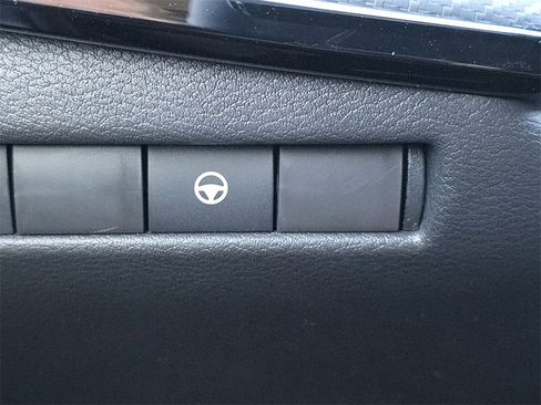 New 2026 Nissan Kicks SR AWD/4WD image 22