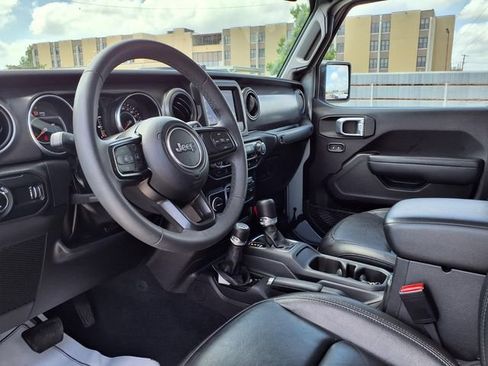 Used 2023 Jeep Gladiator Sport AWD/4WD image 12