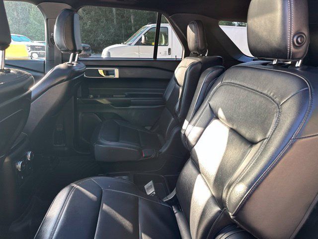 Used 2020 Ford Explorer XLT w/ Equipment Group 202A AWD/4WD image 18
